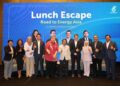 NORAFIZAL Mat Saad (enam dari kiri) dan Datin Arni Laily Anwarrudin (kiri sekali) dalam forum sempena sesi Lunch Escape Road to Energy Asia di sini semalam. - UTUSAN/AMIR KHALID