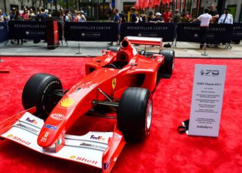 Ferrari F2001 yang pernah dipandu Michael Schumacher dilelong pada harga AS$18.17 juta (RM76.87 juta). - AFP