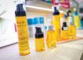 Krim dan serum wajah yang diformulasi dengan ekstrak betik untuk kulit yang mulus dan berseri.