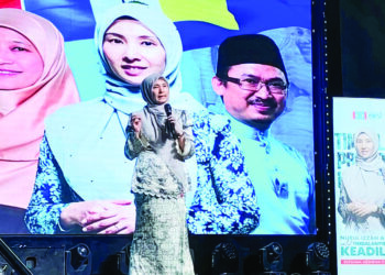 NURUL Izzah Anwar ketika berucap pada program Jelajah Temu Rapat Akar Umbi Zon Selatan di Seremban kelmarin. – UTUSAN/MOHD. SHAHJEHAN MAAMIN
