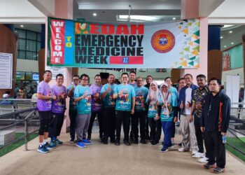 MOHAMMED Taufiq Johari (tengah) ketika hadir Program Hari Bersama Pelanggan sempena Sambutan Minggu Perubatan Kecemasan Sedunia Peringkat Negeri Kedah di Hospital Sultan Abdul Halim (HSAH), di sini hari ini.