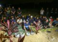 JENAZAH Allahyarham Sarjan Mohd. Roslan Abd. Rahim dikebumikan di Tanah Perkuburan Islam Taman Meru di Ipoh hari ini. - UTUSAN/MUHAMAD NAZREEN SYAH MUSTHAFA