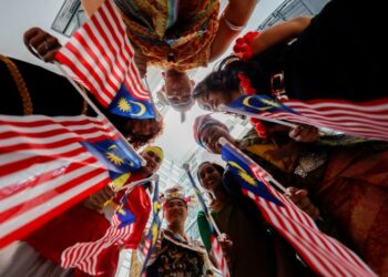 MELALUI kerjasama semua pihak pastinya akan melahirkan ikatan rakyat yang betul-betul berkongsi dorongan dan aspirasi untuk pembangunan negara.