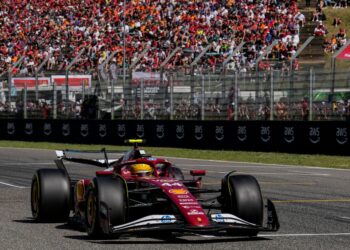AKSI pelumba Ferrari, Lewis Hamilton pada Grand Prix (GP) Emilia Romagna, Ahad lalu. - AFP