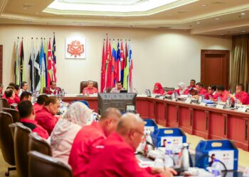 AHMAD Zahid Hamidi ketika mempengerusikan Mesyuarat MKT UMNO malam tadi-GAMBAR/FACEBOOK ZAHID HAMIDI