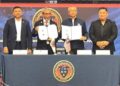KASSIM Noor Mohamed (dua kiri) bersama Ahmad Sabirin Arshad dalam majlis menandatangani MoU di Nilai kelmarin.