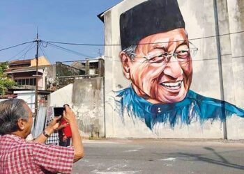 MURAL ikonik Tun Dr. Mahathir Mohamad di Medan Seni, Alor Setar, Kedah.