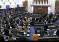AHLI Parlimen berdiri bagi memberi penghormatan terakhir kepada Perdana Menteri Kelima pada Mesyuarat Khas Dewan Rakyat bagi membincangkan kesan tindakan Amerika Syarikat ke atas ekonomi Malaysia di Dewan Rakyat, hari ini.