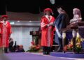 DR. MURAD (bukan nama sebenar) ketika menerima skrol ijazah Doktor Falsafah (PhD) dalam Pentadbiran Perniagaan pada Majlis Konvokesyen Open University Malaysia (OUM) ke-29 di Pusat Dagangan Dunia Kuala Lumpur hari ini. - UTUSAN/SYAKIR RADIN
