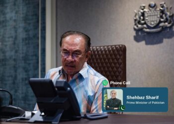 SHEHBAZ Sharif memaklumkan penangguhan lawatan rasmi ke Malaysia dijadualkan Jumaat ini susulan ketegangan ekoran insiden serangan di wilayah Kashmir baru-baru ini. FACEBOOK ANWAR IBRAHIM