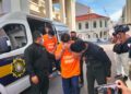 ANGGOTA SPRM membawa dua pegawai PBT ke Kompleks Mahkamah Pulau Pinang untuk mendapatkan perintah reman berhubung kes rasuah, hari ini.