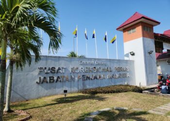 SEORANG tahanan lelaki yang juga anggota polis IPK Perlis yang ditahan reman atas kesalahan di bawah Seksyen 302 Kanun Keseksaan ditemukan meninggal dunia di Pusat Koreksional Perlis, di sini semalam. - UTUSAN