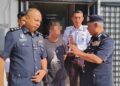DR. Bakri Zainal Abidin (kanan) selepas prosiding permohonan reman terhadap pemandu lori (tengah) yang terlibat nahas mengorbankan sembilan anggota FRU di Mahkamah Majistret Teluk Intan hari ini. - UTUSAN
