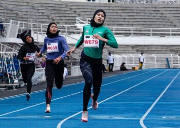 NUR Aishah Rofina Aling (paling kanan), menjuarai acara 200 meter wanita akhir, pada Cahya Mata Super Series MA International Meet 2025, di Stadium Merdeka, Mei lalu. UTUSAN/SHIDDIEQIIN ZON