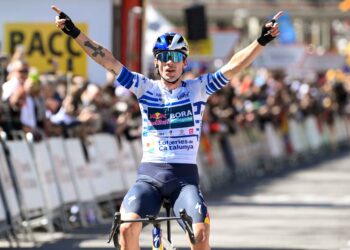 KETIADAAN pelumba berbasikal lebuh raya No. 1 dunia Tadej Pogacar memberi peluang Primoz Roglic untuk merangkul gelaran Giro d’Italia 2025 pada 9 Mei ini. - AFP