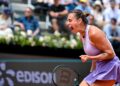 ARYNA Sabalenka ketika beraksi menentang pemain Amerika Syarikat (AS), Sofia Kenin pada Terbuka Itali di Rom, hari ini. - AFP