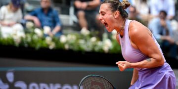 ARYNA Sabalenka ketika beraksi menentang pemain Amerika Syarikat (AS), Sofia Kenin pada Terbuka Itali di Rom, hari ini. - AFP