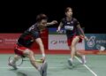 Goh Soon Huat-Shevon Lai mara ke suku akhir Terbuka Singapura selepas menewaskan pasangan China, Feng Yan Zhe-Wei Ya Xin 21-11, 21-19 semalam. - UTUSAN/SHIDDIEQIIN ZON