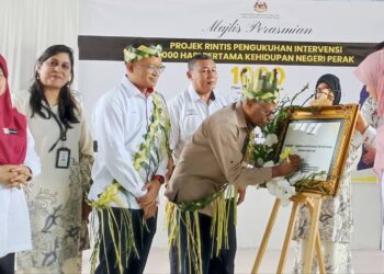 A. SIVANESAN merasmikan Projek Rintis Pengumuman Intervensi 1,000 Hari Pertama Kehidupan Di PCF Pos Jernang di SK Jernang, Sungkai, Tanjung Malim hari ini. - UTUSAN