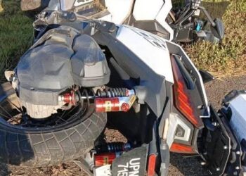 KEADAAN motosikal Shahrul Isra Razekin yang maut dalam kemalangan di Kilometer 332.3 Lebuhraya Pantai Timur 2, berhampiran Kuala Dungun di Terengganu, hari ini.