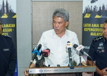 MOHAMAD Hasan ketika sidang akhbar pada Majlis Perasmian Penutup Latih Amal Keselamatan Kepengerusian Asean-Malaysia 2025 di Pusat Konvensyen Kuala Lumpur, semalam. - UTUSAN/ISKANDAR ISHAK