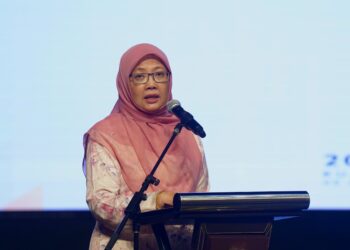 ZALIHA Mustafa, ketika berucap pada Majlis Pelancaran Pelan Hala Tuju Kuala Lumpur Ke Arah Sifar Sisa 2040 di Menara DBKL 1. - UTUSAN/MOHD FARIZWAN HASBULLAH