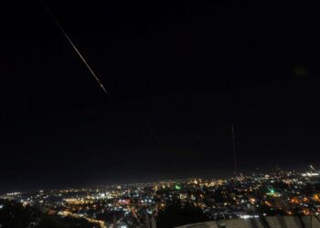 IRON Dome memintas roket yang dilancarkan dari Iran di Baitulmuqaddis pada 13 Jun lalu. – AFP