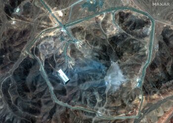IMEJ satelit menunjukkan pusat kemudahan nuklear Fordow milik Iran mengalami kerosakan selepas AS melancarkan serangan kelmarin. – AFP