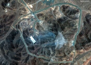 IMEJ satelit menunjukkan pusat kemudahan nuklear Fordow milik Iran mengalami kerosakan selepas AS melancarkan serangan. – AFP