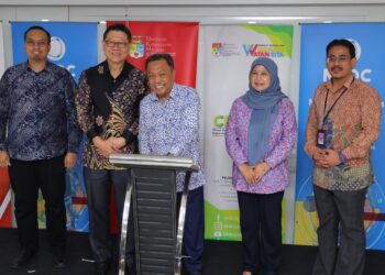 Timbalan Menteri MOSTI, Datuk Mohammad Yusuf Apdal (tengah) semasa Majlis Perasmian Hab Teknovasi UKM-MTDC.