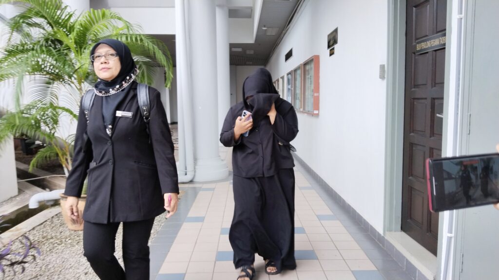 Ibu mengandung didakwa jadi doktor gigi palsu Ibu mengandung didakwa jadi doktor gigi palsu