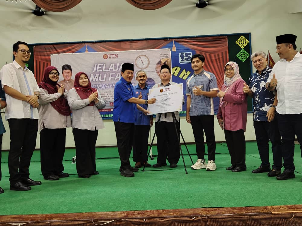 UMNO terima bekas pemimpin kerajaan, beri sumbangan kepada rakyat UMNO terima bekas pemimpin kerajaan, beri sumbangan kepada rakyat