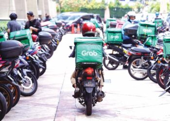 PEKERJAAN seperti penghantar makanan dan pemandu e-hailing menjadi pilihan utama kerana menawarkan pendapatan segera dan fleksibiliti masa.