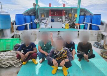 LIMA warga Myanmar termasuk tekong berusia antara 25 hingga 45 tahun ditahan Maritim Malaysia di perairan Pulau Kendi, Pulau Pinang.