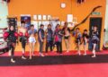 EMRITO@Haris Alias (lima dari kanan) bersama barisan atlet muay Thai Melaka yang bakal menggalas cabaran ke pentas kebangsaan dan Sukma 2026. - UTUSAN/AMRAN ALI