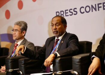ZAMBRY Abd. Kadir pada sidang akhbar selepas Sidang Meja Bulat Menteri Pendidikan Tinggi ASEAN sempena Kepengerusian ASEAN di Langkawi. - UTUSAN/SHAHIR NOORDIN