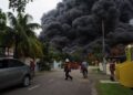 KEJADIAN kebakaran melibatkan sebuah stor simpanan minyak di Taman Megah Ria, Masai, Johor Bahru, Johor. UTUSAN/RAJA JAAFAR ALI