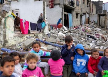 SEMUA pihak perlu kekal bersolidariti untuk menghentikan penderitaan kanak-kanak di Gaza.