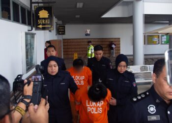 SUSPEK direman tujuh hari bagi membantu siasatan kes kematian seorang kanak-kanak perempuan OKU fizikal berusia sembilan tahun di Kota Laksamana, Melaka. - UTUSAN/ARIF HAMIZAN MISKON
