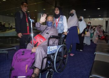 KECEKAPAN petugas Lapangan Terbang Antarabangsa Kuala Lumpur (KLIA) bukan sahaja terletak pada kemudahan fizikal dan sistem automasi, tetapi juga pada kesiapsiagaan petugas yang menggerakkan operasi.