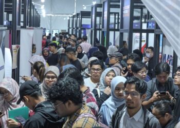 PENGUATKUASAAN perlu dilakukan secara konsisten demi memastikan kebajikan para pekerja tempatan mahupun asing dipelihara.