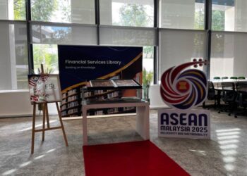 PAMERAN Halaman ASEAN bersempena  Mesyuarat Menteri-Menteri Kewangan dan Gabenor-Gabenor Bank Pusat ASEAN ke-12 yang berlangsung dari 7 hingga 10 April, lalu di Kuala Lumpur.