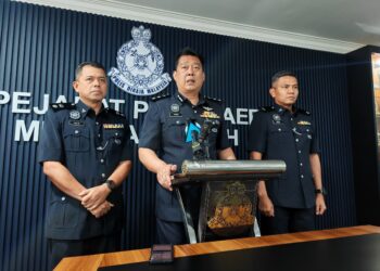 CHRISTOPHER Patit bercakap dalam sidang akhbar di IPD Melaka Tengah, Batu Berendam, Melaka. - UTUSAN/AMRAN ALI
