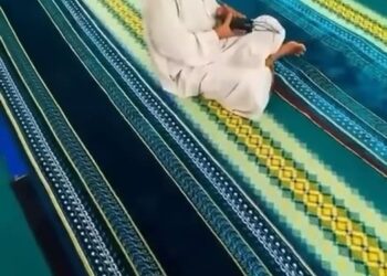 AZHAR Hilmi meluahkan perasaan kecewanya apabila bapanya yang sering ke musolla tersebut setiap pagi bagi menunaikan solat Subuh dihalau keluar oleh seorang wanita dipercayai dari pihak pengurusan.