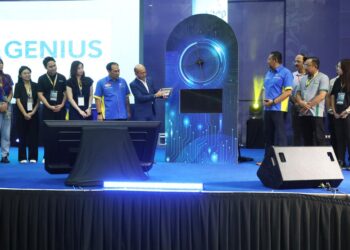 GIMIK pelancaran GENIUS yang disempurnakan Naib Canselor Unimap sempena Karnival Kerjaya NICE 2025 baru-baru ini.-UTUSAN/IZLIZAN OTHMAN