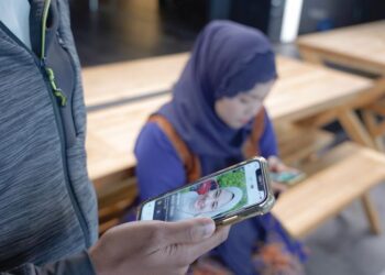 DI bawah kerangka perundangan, sebarang tindakan tidak bertanggungjawab menyebarkan hal peribadi seseorang sehingga menganggu atau mencemar maruahnya, boleh dikenakan tindakan. -GAMBAR HIASAN