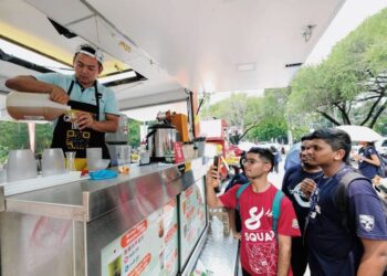 MALAYSIA perlu menyesuaikan pendekatan teknologi dengan keadaan tempatan, memperkasa semua golongan dan membina keyakinan pembayaran digital bukan hanya mudah dan memudahkan, malah  selamat dan boleh dipercayai.