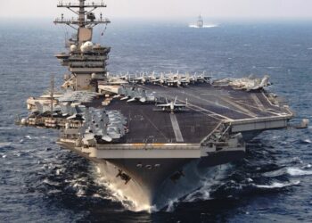 KAPAL pengangkut pesawat USS Nimitz dikerahkan ke Asia Barat bagi mengukuhkan kehadiran AS dalam perang Iran-Israel. – AGENSI