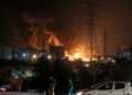 KEADAAN lebuh raya sesak ketika depoh minyak Shahran terbakar akibat dibedil tentera Israel, di barat laut Teheran, pada 15 Jun lepas. – AFP
