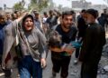 SEORANG lelaki mendukung kanak-kanak yang cedera dalam serangan Israel di kejiranan Saftawi, barat Jabalia, di Semenanjung Gaza.-AFP